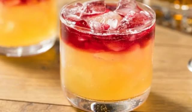 Najlepsze przepisy na drinki z whisky, które musisz spróbować