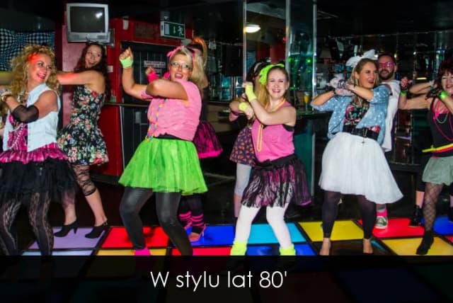 Impreza w stylu lat 80: idealne jedzenie, które zachwyci gości Impreza w stylu lat 80: idealne jedzenie, które zachwyci gości