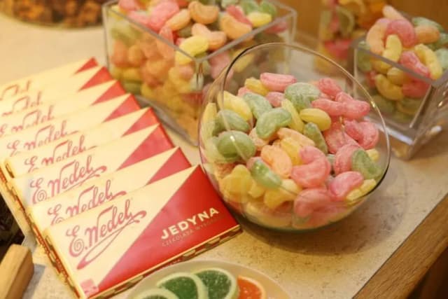 Impreza w stylu lat 80: idealne jedzenie, które zachwyci gości Impreza w stylu lat 80: idealne jedzenie, które zachwyci gości